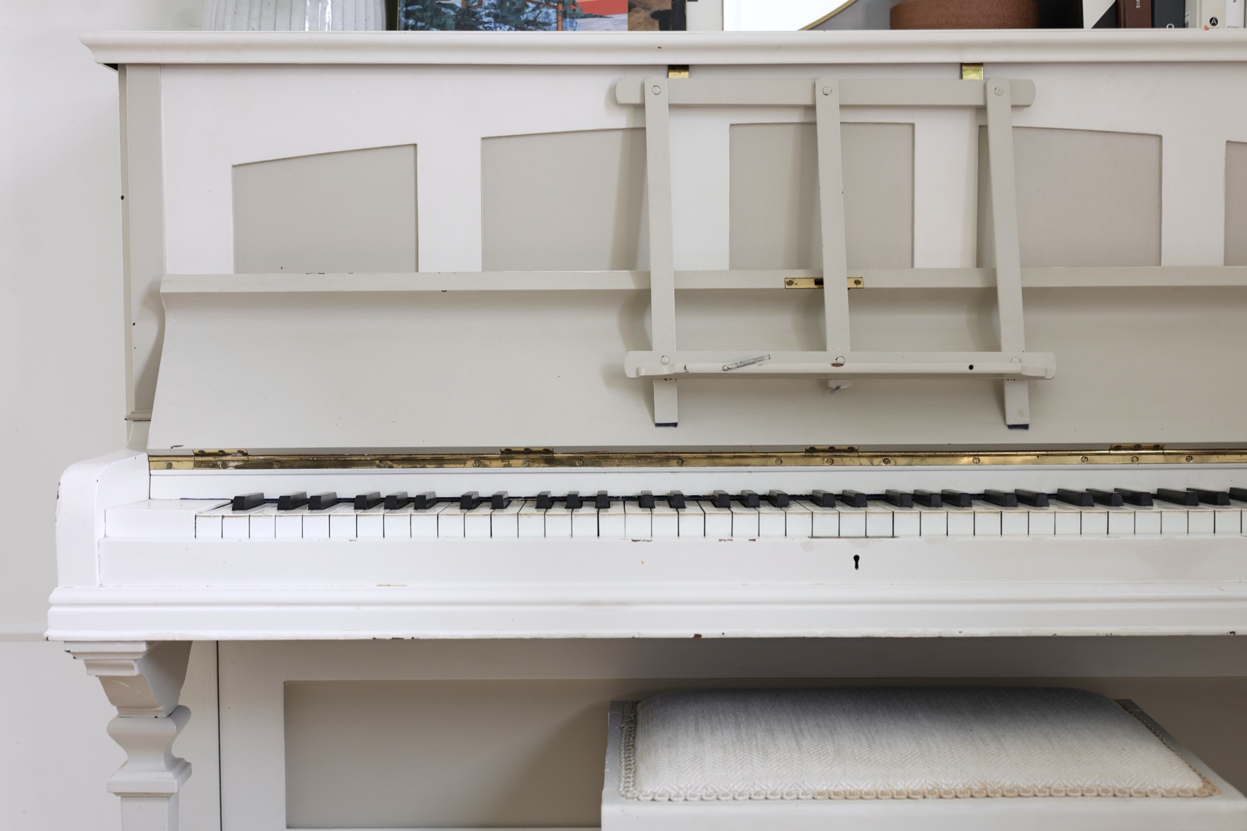 A close view of the piano in the main area